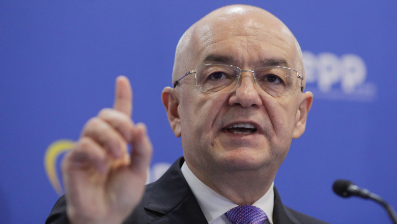 video solutia lui emil boc dupa decizia ccr privind declaratiile de avere e simplu schimbi majoritatea la curtea constitutionala 6839f1a301d9b