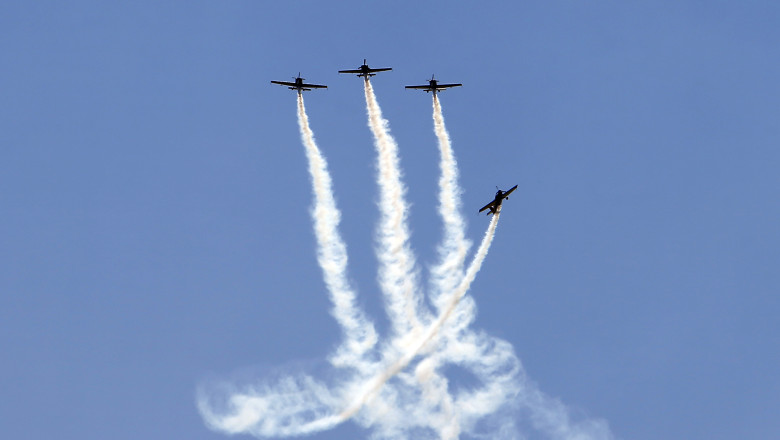 video spectacol pe cer acrobatiile celor mai buni piloti au adunat mii de oameni la iasi 6832e62bc30b3