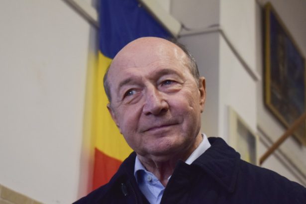 video traian basescu mesaj dupa ce a votat poporul decide intre un candidat pro moscova si unul pro atlantic 682991d2ae2b6