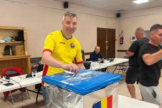 video un roman din diaspora sustine ca a fost atacat de mai multi conationali la o sectie de vot in franta am fost lovit scuipat injurat 6829f7c82a5cb