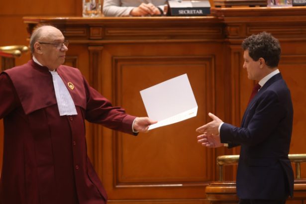 videofoto sa va fie rusine ccr momentul in care un deputat pot protesteaza la investirea lui nicusor dan 68346d94434e2