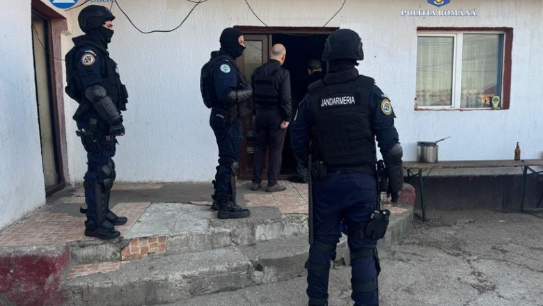 zeci de perchezitii in ialomita la persoane cercetate pentru nerespectarea regimului armelor si munitiilor 682ebf6a4ca5c