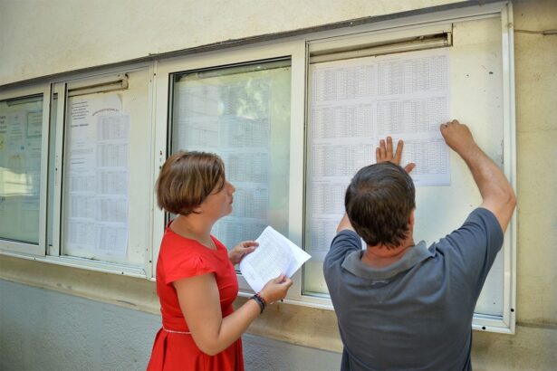 absolventii de liceu afla astazi primele rezultate ale bacalaureatului 6854ef9d4cf33