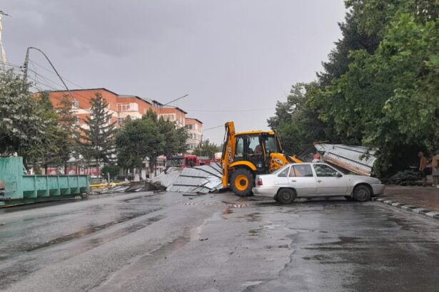 aproape jumatate din judet a fost maturat de vijelie in cealalta sunt asteptate adverse insemnate 6862a36e16072