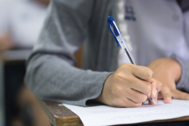 bac 2025 incep probele scrise ale bacalaureatului cu limba si literatura romana elevii vor putea vedea lucrarile dupa evaluare 6847c4b3c22d5