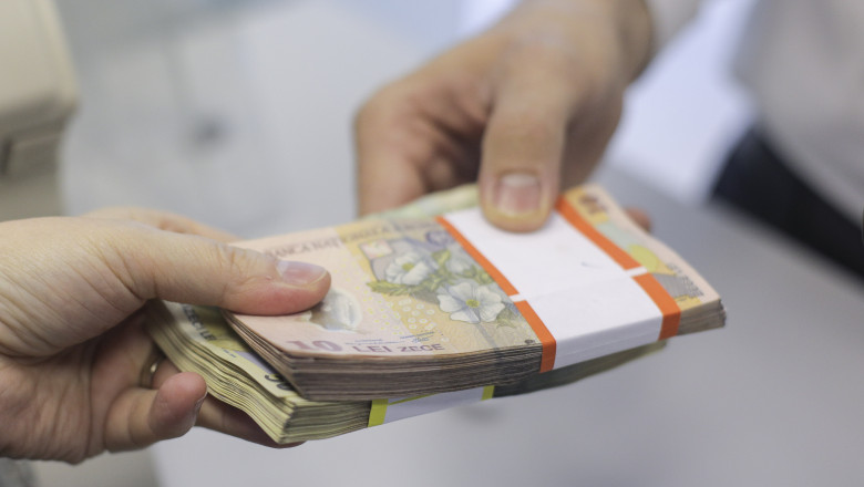 cinci functionari bancari sunt anchetati pentru ca ar fi ajutat o grupare sa obtina credite de 18 milioane de lei cu acte false 684b2b6146446