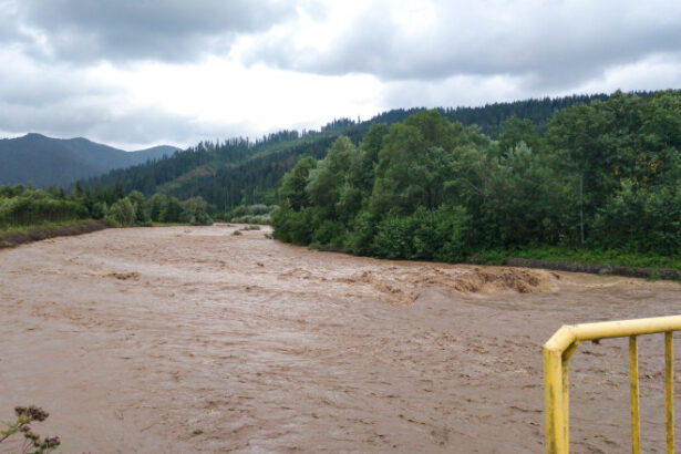 cod portocaliu si cod galben de inundatii in aproximativ 30 de judete din romania risc crescut de viituri in zonele montane 6842bf208e268