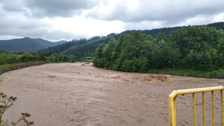 cod portocaliu si cod galben de inundatii in aproximativ 30 de judete din romania risc crescut de viituri in zonele montane 6842bf208e268
