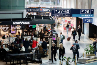 compania aeriana care promite sa penalizeze pasagerii indisciplinati cu cel putin 500 de euro amenda se trage direct de pe card 684c3c1fd56fb