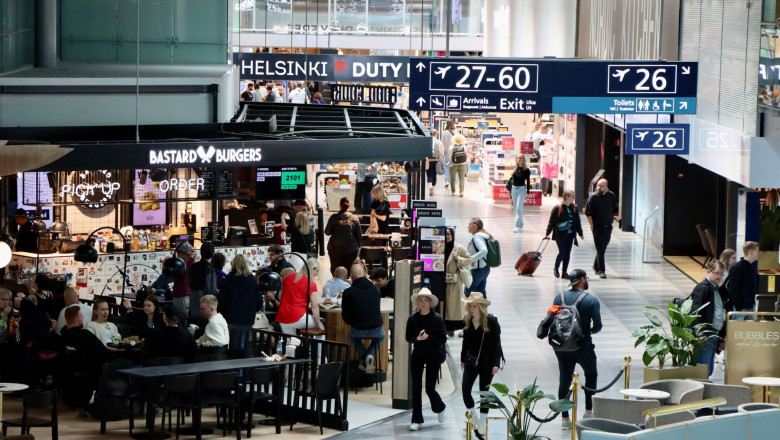 compania aeriana care promite sa penalizeze pasagerii indisciplinati cu cel putin 500 de euro amenda se trage direct de pe card 684c3c1fd56fb