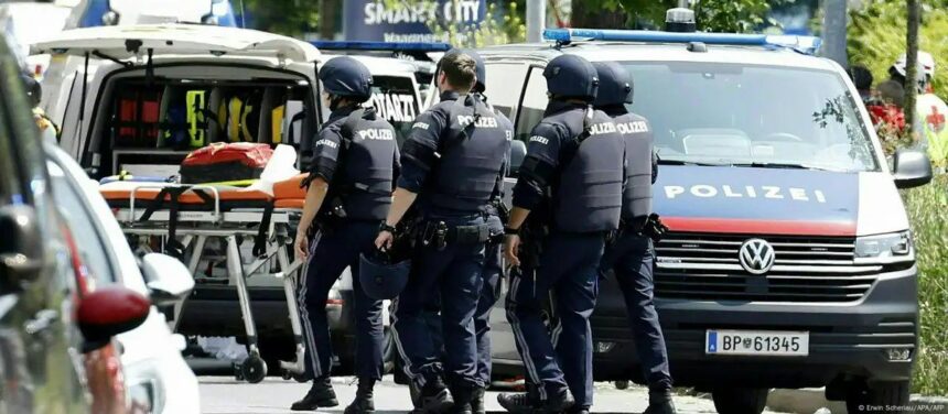 doi romani printre persoanele ranite in atacul armat din graz anunta mae 10 victime si agresorul au murit in masacrul comis in scoala austriaca 684931199f52a