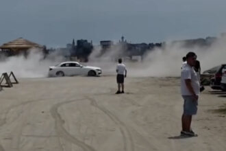 drifturi pe plaja la constanta ce amenda a primit un barbat care a intrat cu masina pe nisip video 684d3be2e651e