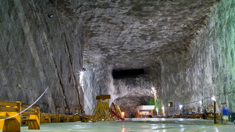 dsu pericol de prabusire a planseului vechii mine de la praid zece gospodarii au fost evacuate de urgenta 683c7d307c6c9