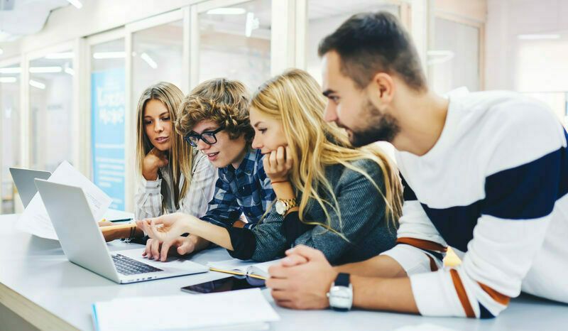 elevii si studentii romani care studiaza in strainatate se pot asigura medical 684a8acb1c68a