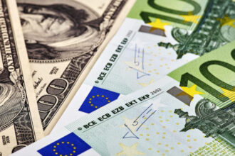 euro a ajuns la cel mai ridicat nivel fata de dolar din ultimii patru ani care este explicatia 684b1754078b4