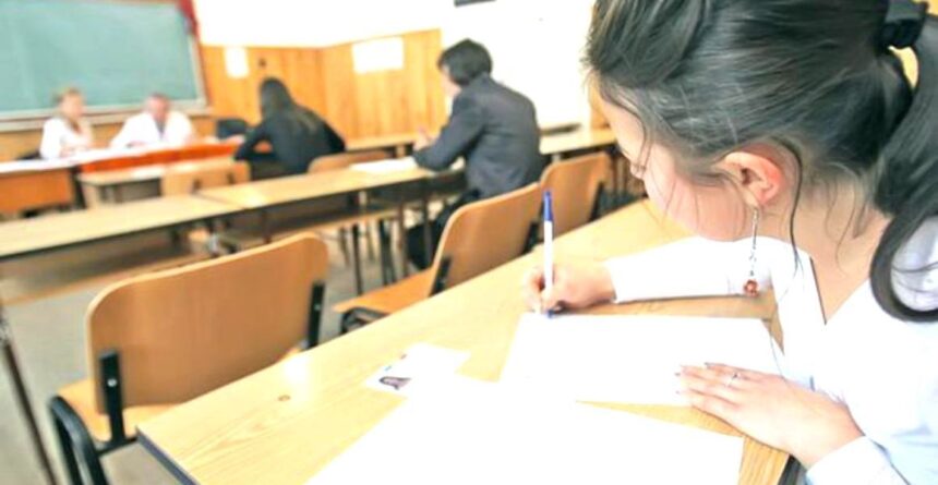 evaluarea nationala a inceput aproape 3 000 de elevi din olt sustin proba la romana 6858efd1d04bb