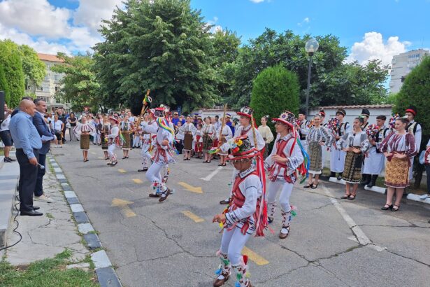 festivalul national al copiilor calusul romanesc la editie jubiliara sute de dansatori si instrumentisti la slatina 68513a8e5077c