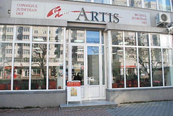 florin gradinaru intre natura statica si emotie expozitia oglinzi la slatina 683d6c38b1cf8