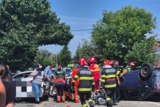 foto accident cu trei autoturisme implicate pe dn 65 la iesirea din bals spre slatina 68501ca08f2ed