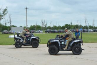 foto ziua copilului sarbatorita printre militari la baza deveselu 683c92430f5f2