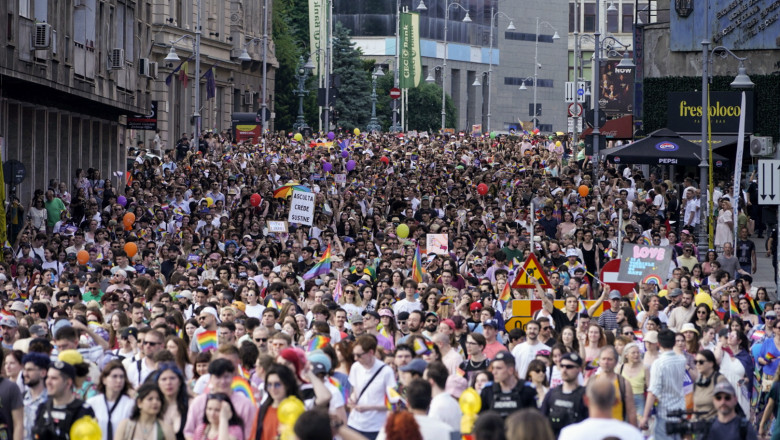 galerie foto jandarmii au dat amenzi de 6 000 lei la marsul bucharest pride si evenimentele pride park trei persoane s au ales cu dosar penal 6845798ec458f