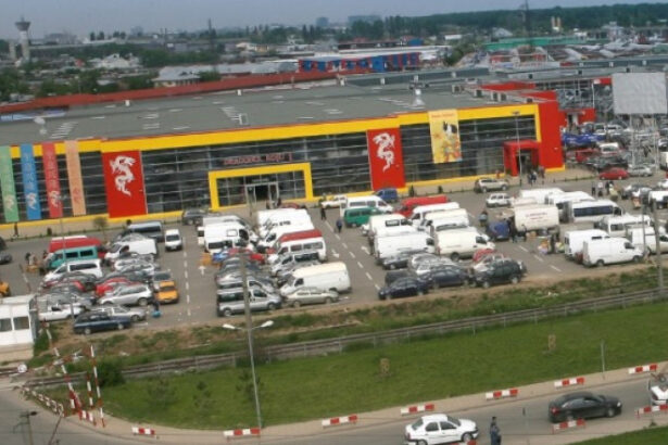 imbracaminte si parfumuri in valoare de peste 87 milioane de lei confiscate dupa perchezitiile de la dragonul rosu 683eb336cedea