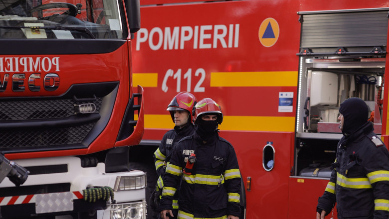 incendiu la o hala industriala si un depozit de deseuri plastice in hunedoara a fost emis mesaj ro alert 684d27fad06fb