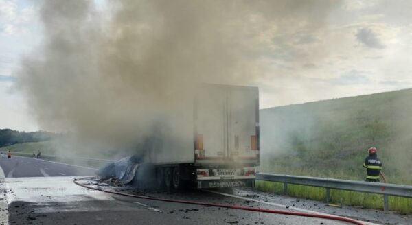 incendiu pe drumul expres intre negreni si slatina un camion arde ca o torta video 683e8b401fabd