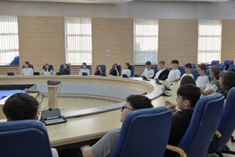 lectie de educatie sociala altfel la consiliul judetean olt elevii in dialog cu administratia 683ff3f4130e7