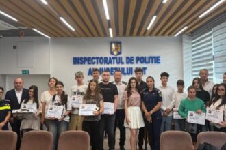 mesaje cu atitudine copii premiati de politisti 6852cefd6cdb1