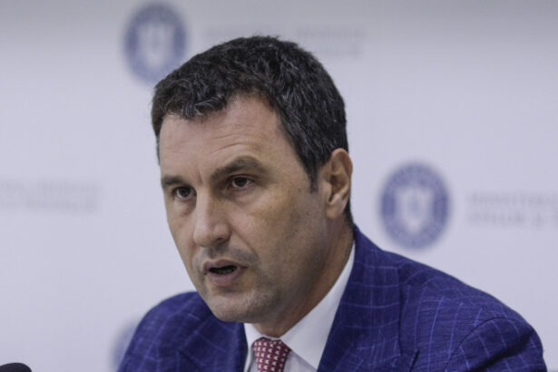 ministrul finantelor vrea ca pensionarii cu venituri foarte mari sa plateasca contributii la sanatate o masura posibila 683db745883b6