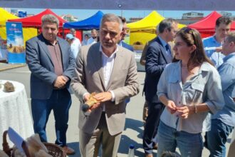 ministrul florin barbu a inaugurat la craiova targul de aici de aproape din oltenia 683ff606e61c6