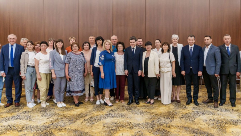 nicusor dan s a intalnit cu membrii comunitatii romanesti din zona odesa ne am asumat ca vom deschide repede consulatul de acolo 6849f98a24285