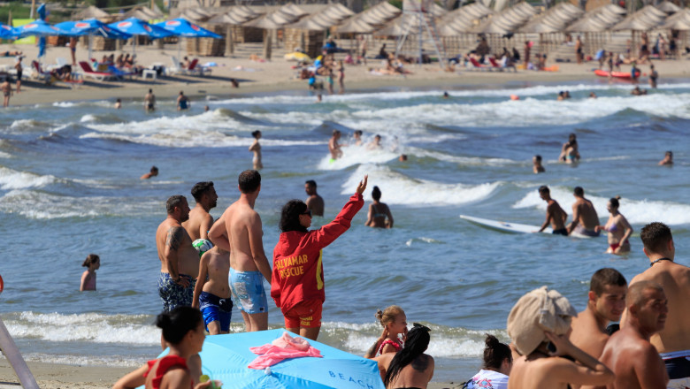 o fata de 21 de ani a fost salvata de la inec de un adolescent la costinesti baiatul a fost recompensat de firma unde lucreaza 6848815a4ead0