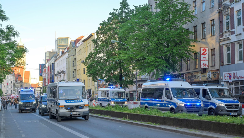 o femeie care a atacat doi oameni cu un cutit in munchen a fost impuscata de politisti 68454021b2a51