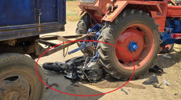 olt accident intre un tractor si o motocicleta motociclistul un tanar de 17 ani a murit foto 6862aeec7dca5