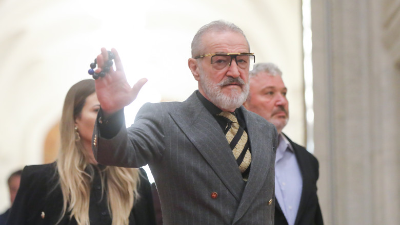 patriarhul daniel ii interzice lui becali sa mai cante la strana catedralei patriarhale nu are competente muzicale adecvate 6842ffba4def3