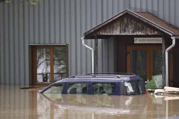 pericol de inundatii pe rauri din 15 judete a fost emis cod galben recomandari pentru siguranta cetatenilor 68401af31e2e9