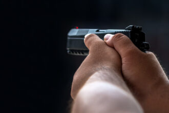 persoanele inculpate in dosare penale nu mai pot cumpara sau detine arme lege promulgata de nicusor dan 6842fc0de460d