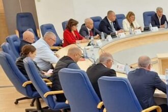 prima lovitura pentru alesi consilierii judeteni nu vor mai fi retribuiti pentru participarea la sedintele atop 685e414ee2754