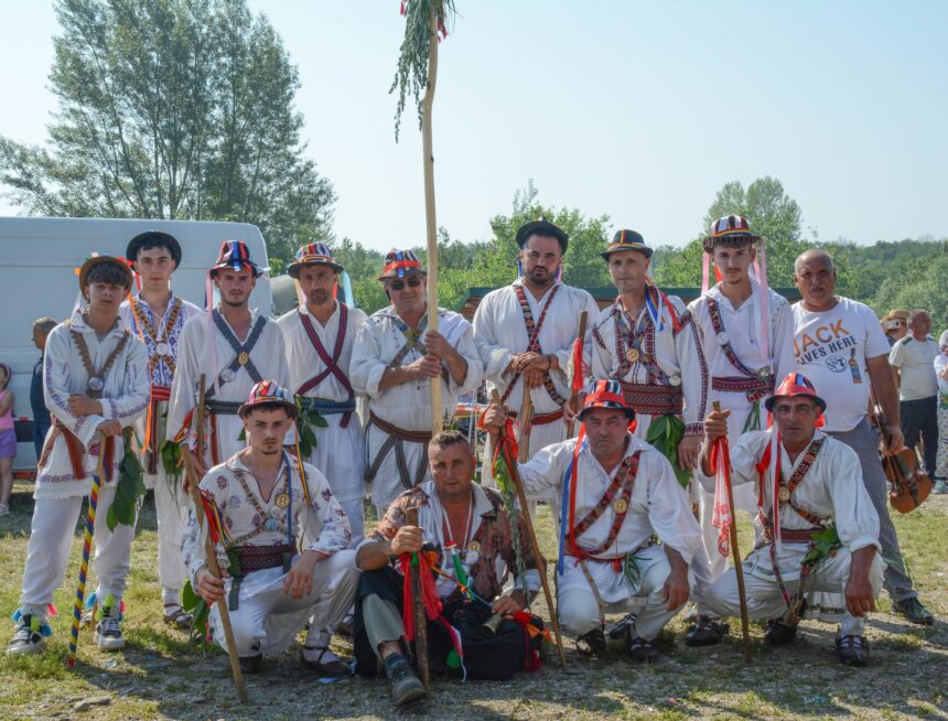 primaria dobroteasa a desfasurat cea de a xxv a editie a concursului cetelor calusaresti 68467ace8657d