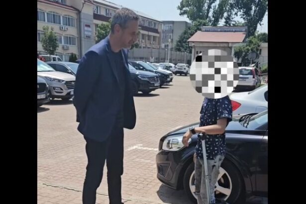 primarul mario de mezzo acuzat ca foloseste copiii in campania sa de imagine 68491a34258ad