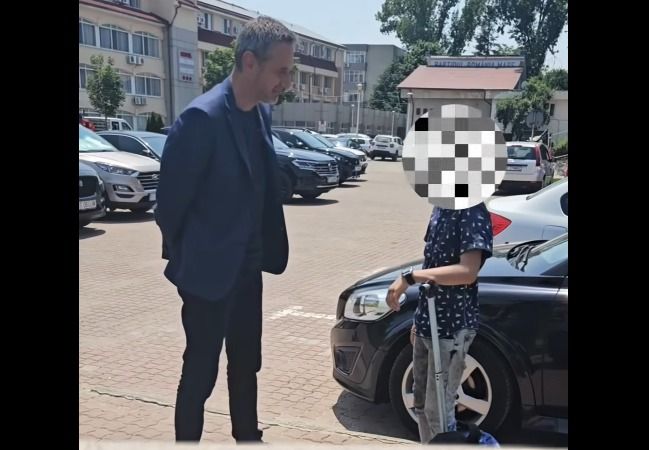 primarul mario de mezzo acuzat ca foloseste copiii in campania sa de imagine 68491a34258ad