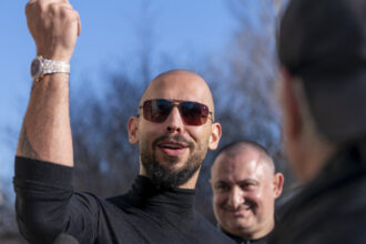 reactia ministerului culturii dupa ce andrew tate a fost filmat la o petrecere in curtea muzeului brukenthal din sibiu 6847f00facdcf