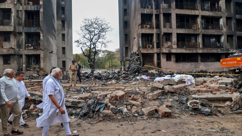 salvatorii cauta supravietuitori si resturi ale avionului air india in ahmedabad modi scena dezastrului este sfasietoare 684be93d02237