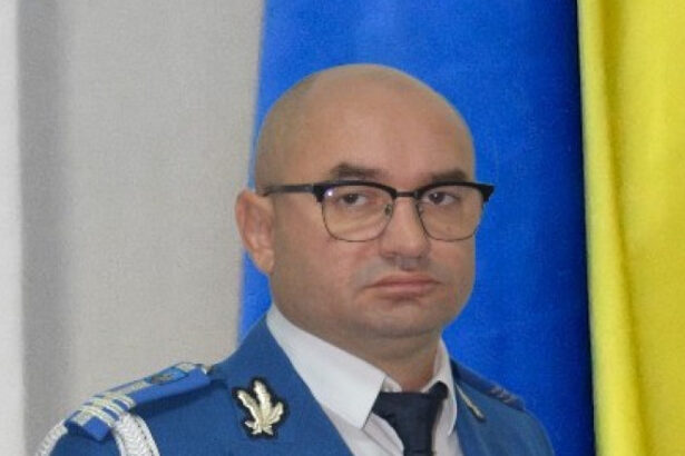 seful jandarmeriei braila a fost retinut de dna el este acuzat ca face afaceri de tip fast food si plaseaza forta de munca din nepal 684a6fe274e04