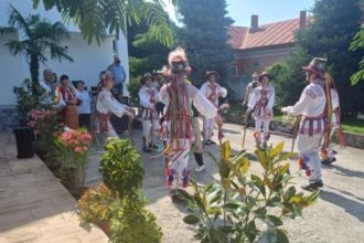 traditie dans si spectacol in comuna brebeni 68516abfe12be
