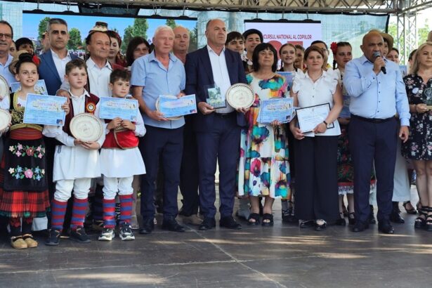 trofeul calusul romanesc revine la osica de jos dupa o editie aniversara cu 2 000 de copii si zeci de premii 6857e981cad4e