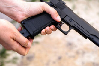 un tanar a fost impuscat intr un parc din ploiesti politistii au arestat doua persoane 684ac0c0e41f2