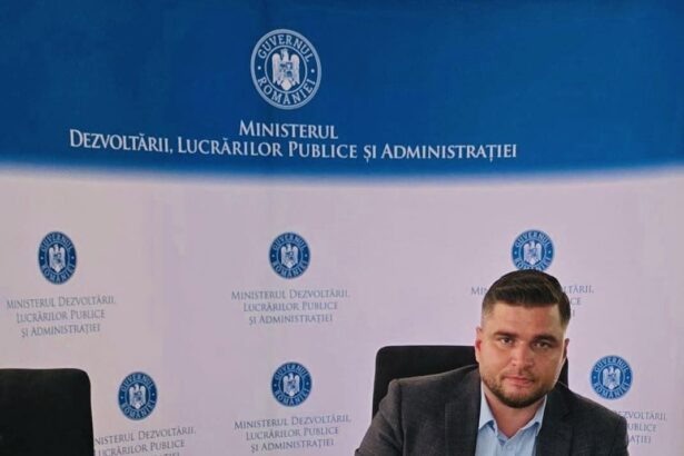 valentin miu am semnat la ministerul dezvoltarii lucrarilor publice si administratiei documentele pentru finantarea a doua proiecte pentru comuna icoana 6841388588702